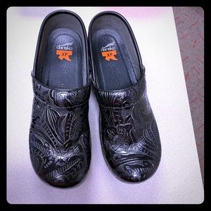 Dansko nurse clog. Like new. Worn once.